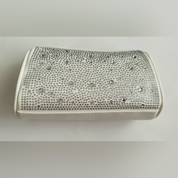 New White Steve Madden Clutch Makeup Bag  iPhone Case Rhinestone Cambodia Summer - Picture 8 of 13